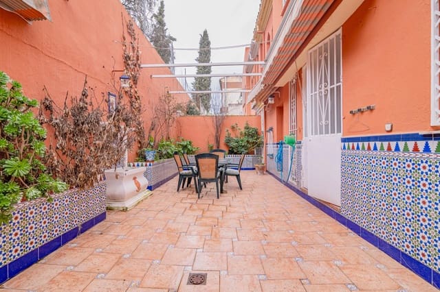 4 chambre Villa/Maison Mitoyenne à vendre à Grenade ville avec garage - 440 000 € (Ref: 10014004)