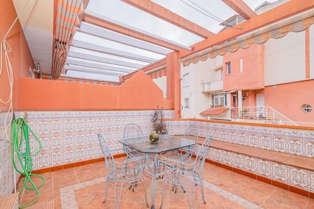 4 chambre Villa/Maison Mitoyenne à vendre à Grenade ville avec garage - 440 000 € (Ref: 10014004)