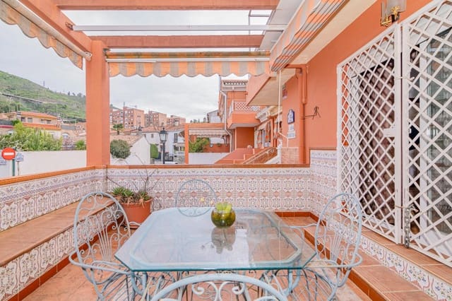 4 chambre Villa/Maison Mitoyenne à vendre à Grenade ville avec garage - 440 000 € (Ref: 10014004)