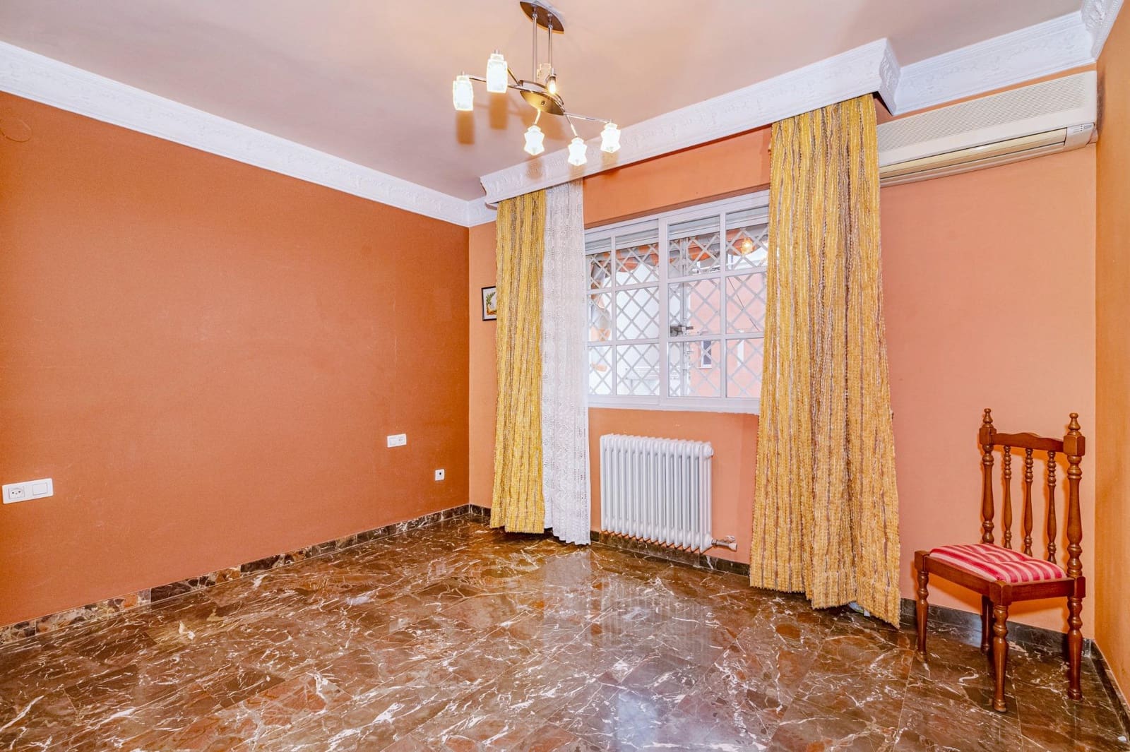 4 chambre Villa/Maison Mitoyenne à vendre à Grenade ville avec garage - 440 000 € (Ref: 10014004)