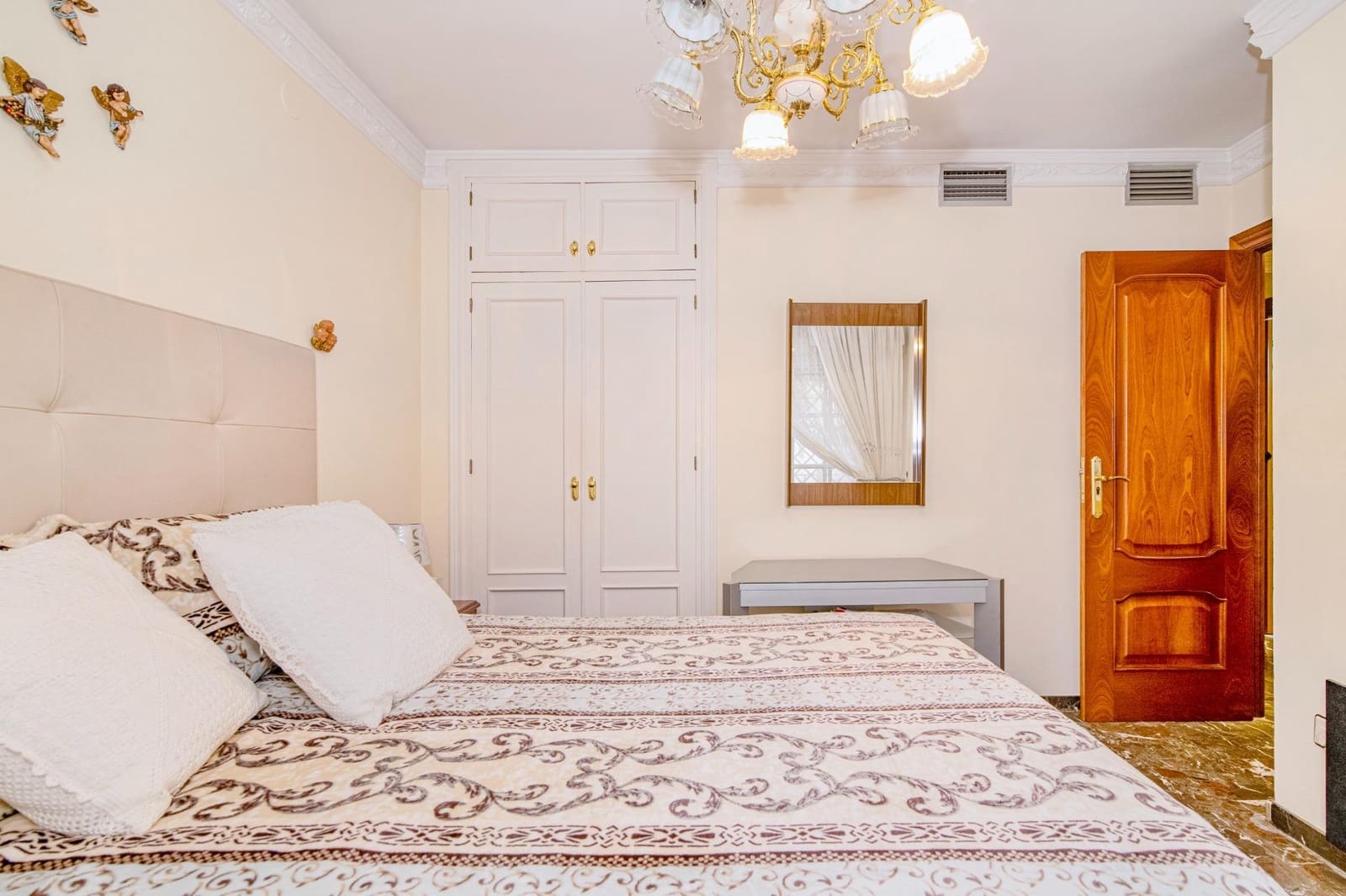 4 chambre Villa/Maison Mitoyenne à vendre à Grenade ville avec garage - 440 000 € (Ref: 10014004)