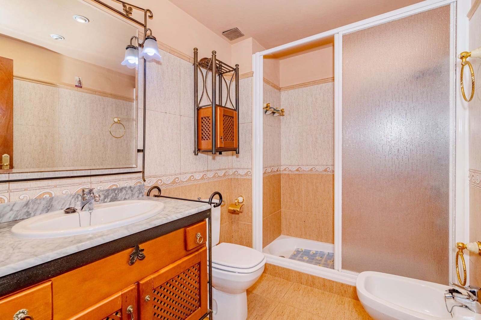 4 chambre Villa/Maison Mitoyenne à vendre à Grenade ville avec garage - 440 000 € (Ref: 10014004)