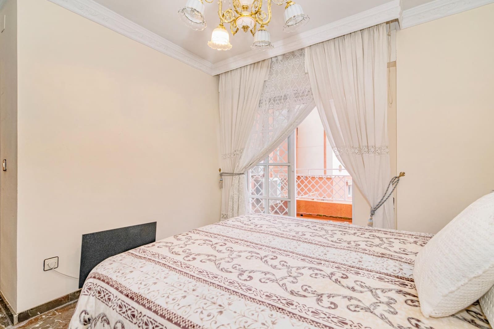 4 chambre Villa/Maison Mitoyenne à vendre à Grenade ville avec garage - 440 000 € (Ref: 10014004)