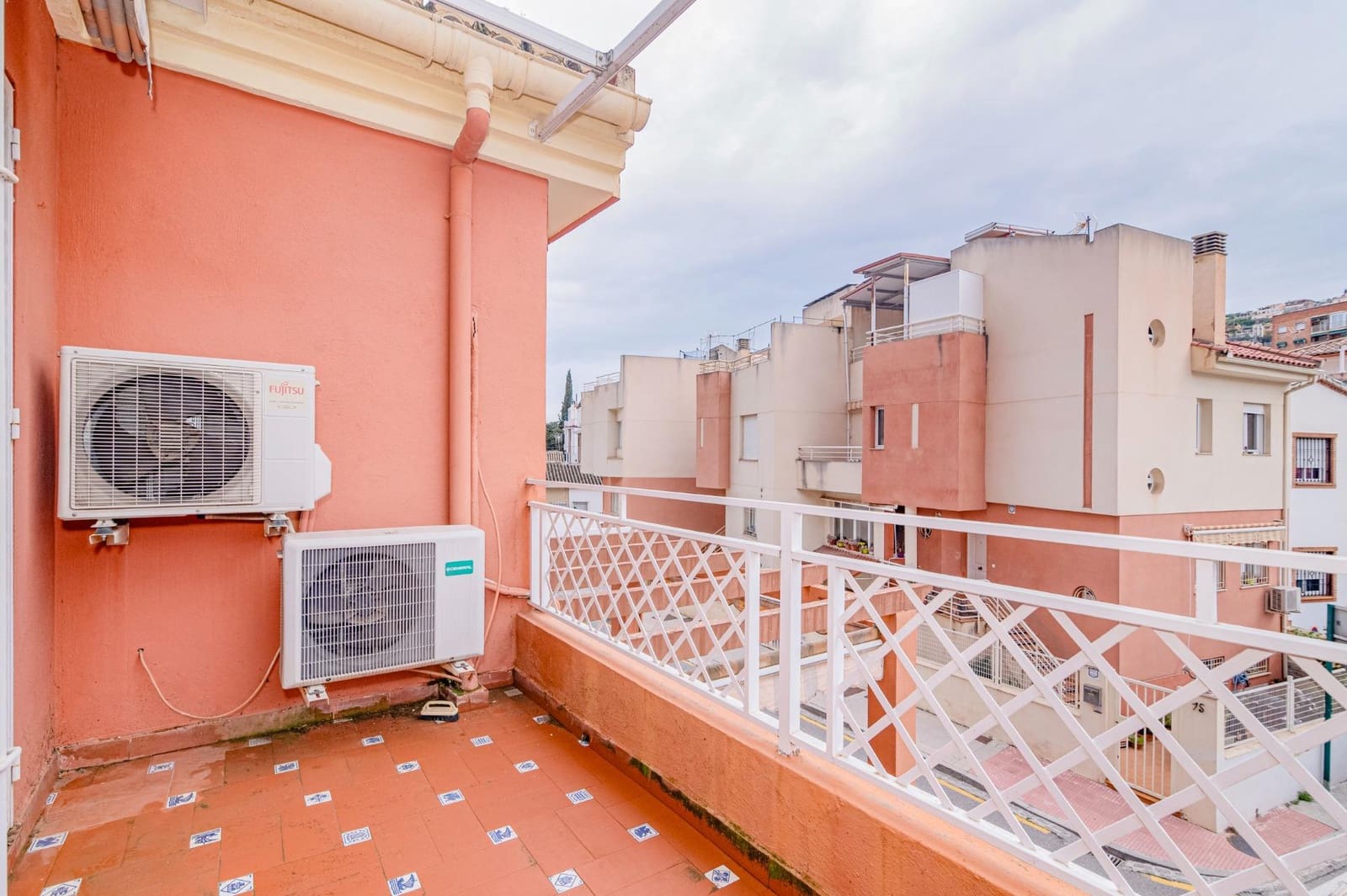 4 chambre Villa/Maison Mitoyenne à vendre à Grenade ville avec garage - 440 000 € (Ref: 10014004)