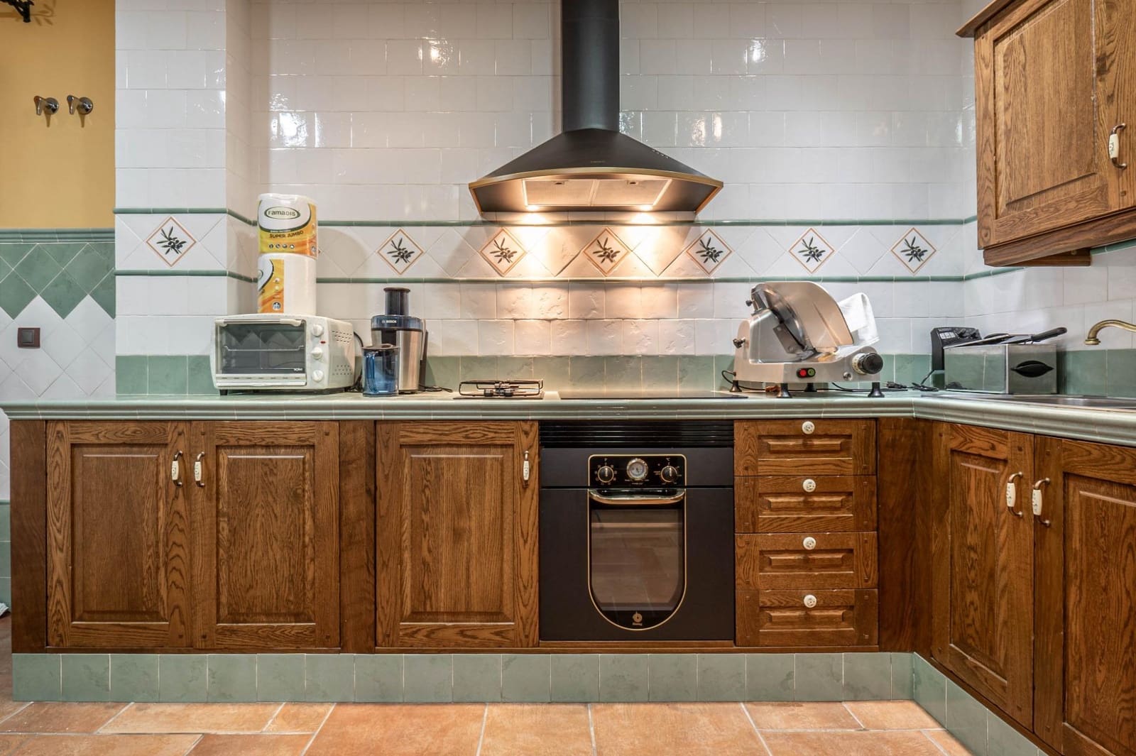 8 bedroom Townhouse for sale in Guejar Sierra - € 750,000 (Ref: 10014010)