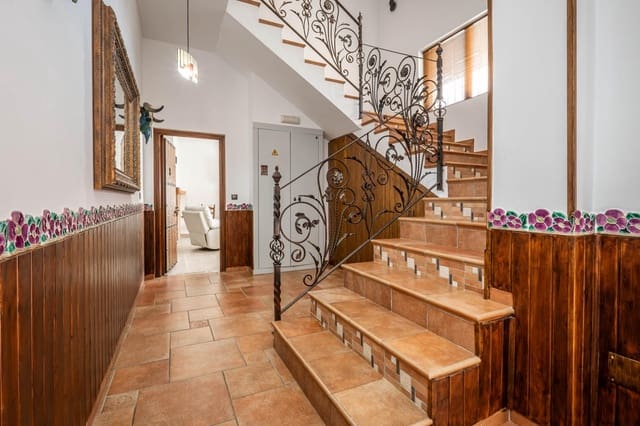8 bedroom Townhouse for sale in Güéjar Sierra - € 750,000 (Ref: 10014010)