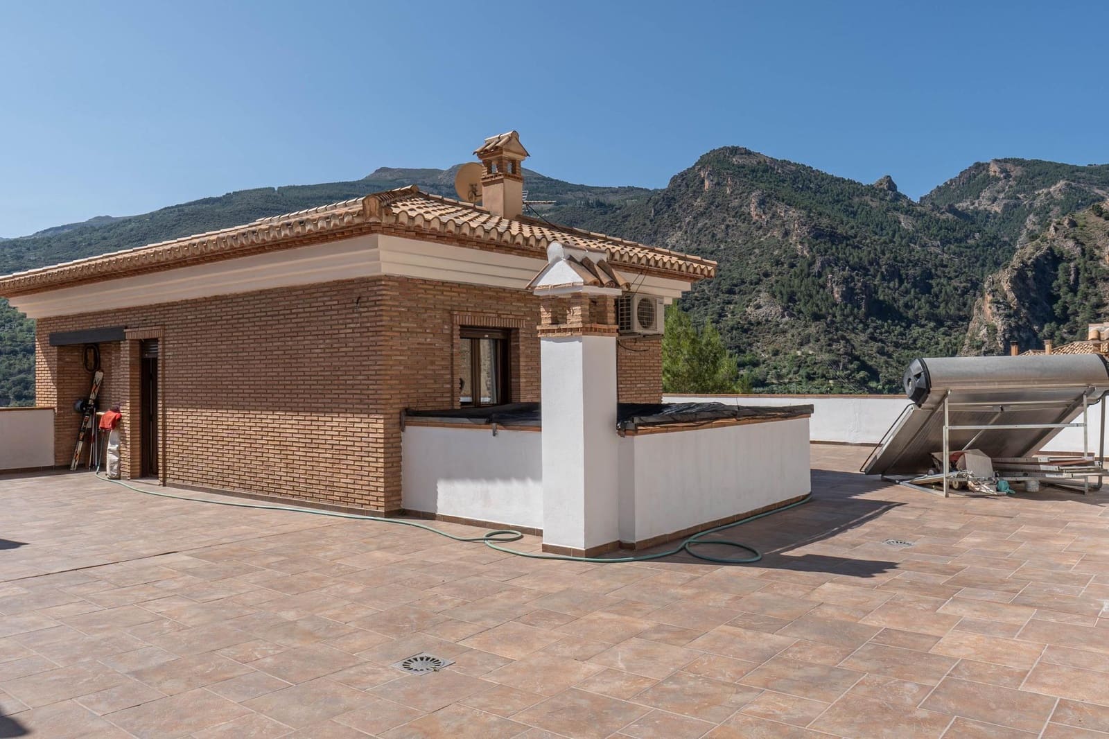 8 bedroom Townhouse for sale in Guejar Sierra - € 750,000 (Ref: 10014010)