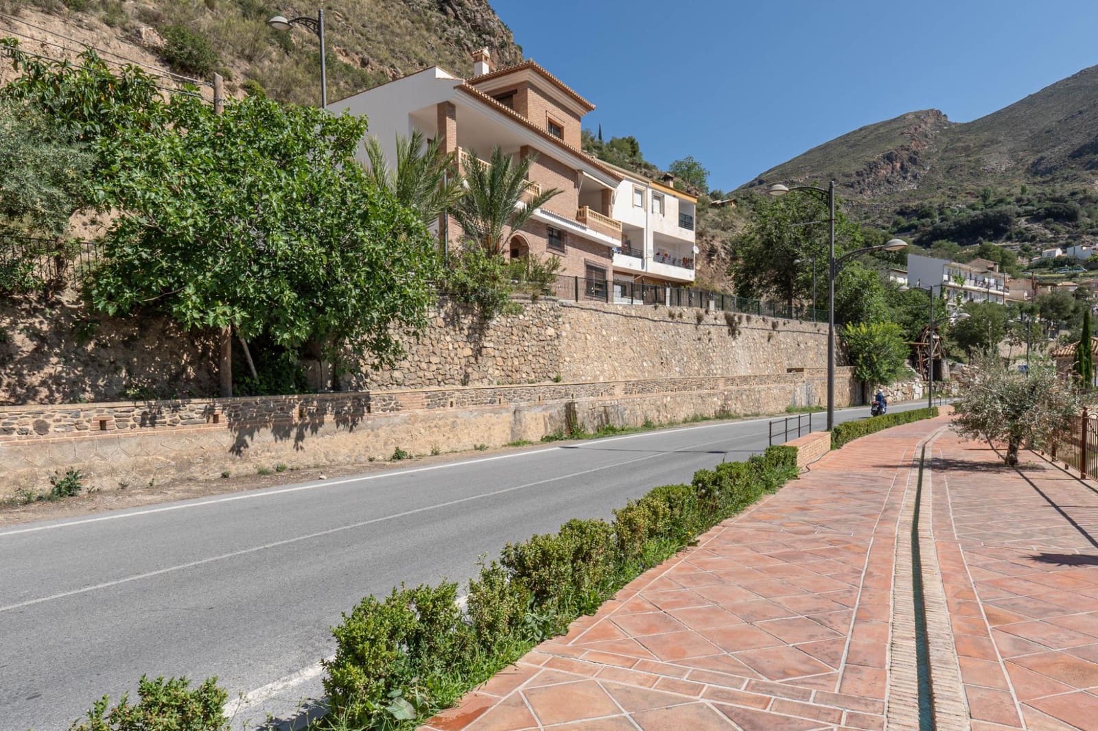 8 bedroom Townhouse for sale in Guejar Sierra - € 750,000 (Ref: 10014010)