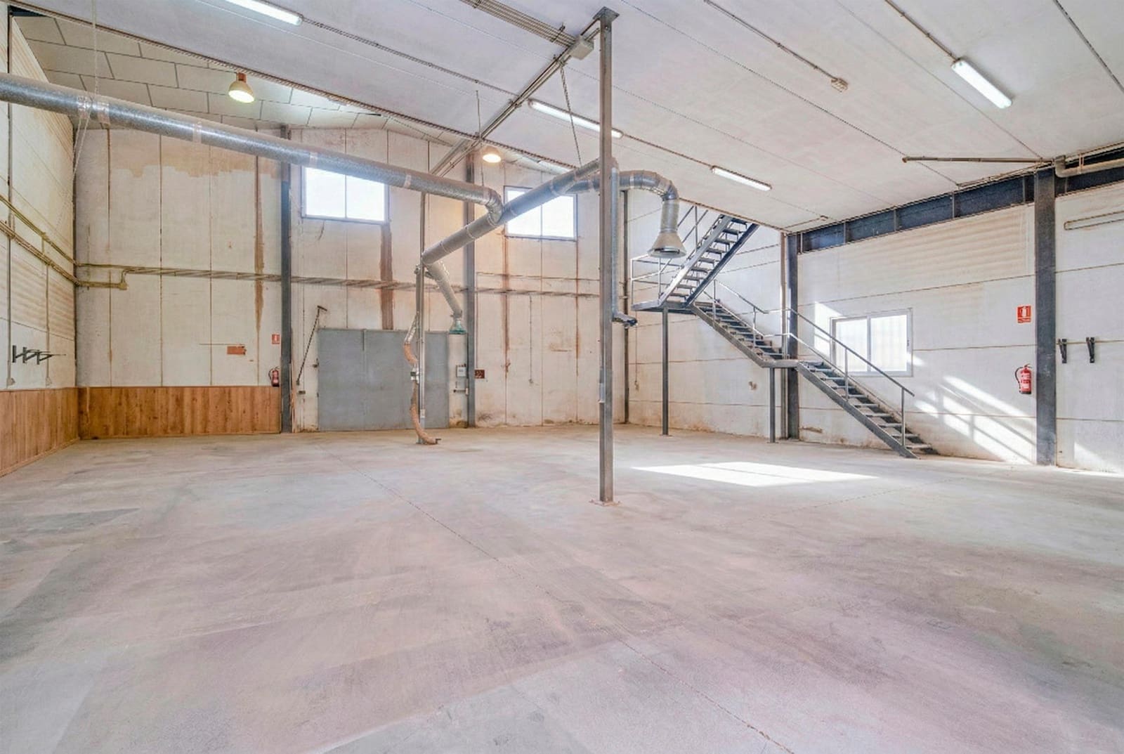 Företag till salu i Peligros - 339 000 € (Ref: 10014015)