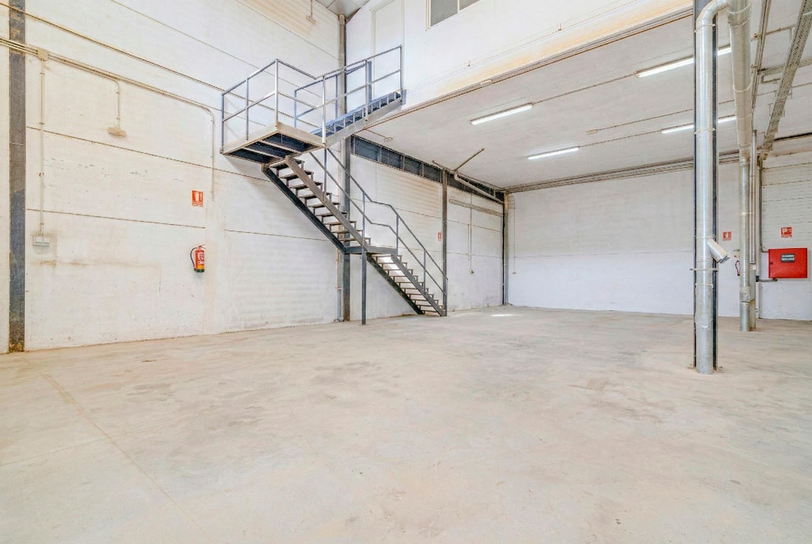 Företag till salu i Peligros - 339 000 € (Ref: 10014015)