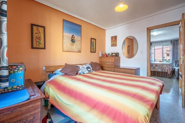 3 sovrum Lägenhet till salu i Poligono Cartuja - La Paz, Granada stad med garage - 139 500 € (Ref: 10014022)