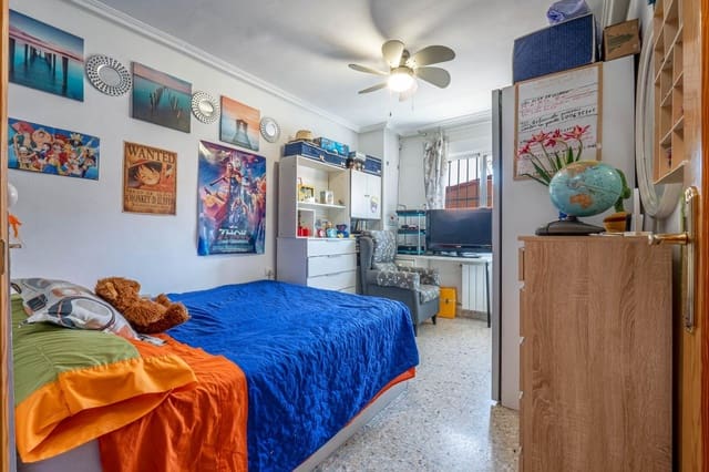 3 sovrum Lägenhet till salu i Poligono Cartuja - La Paz, Granada stad med garage - 139 500 € (Ref: 10014022)