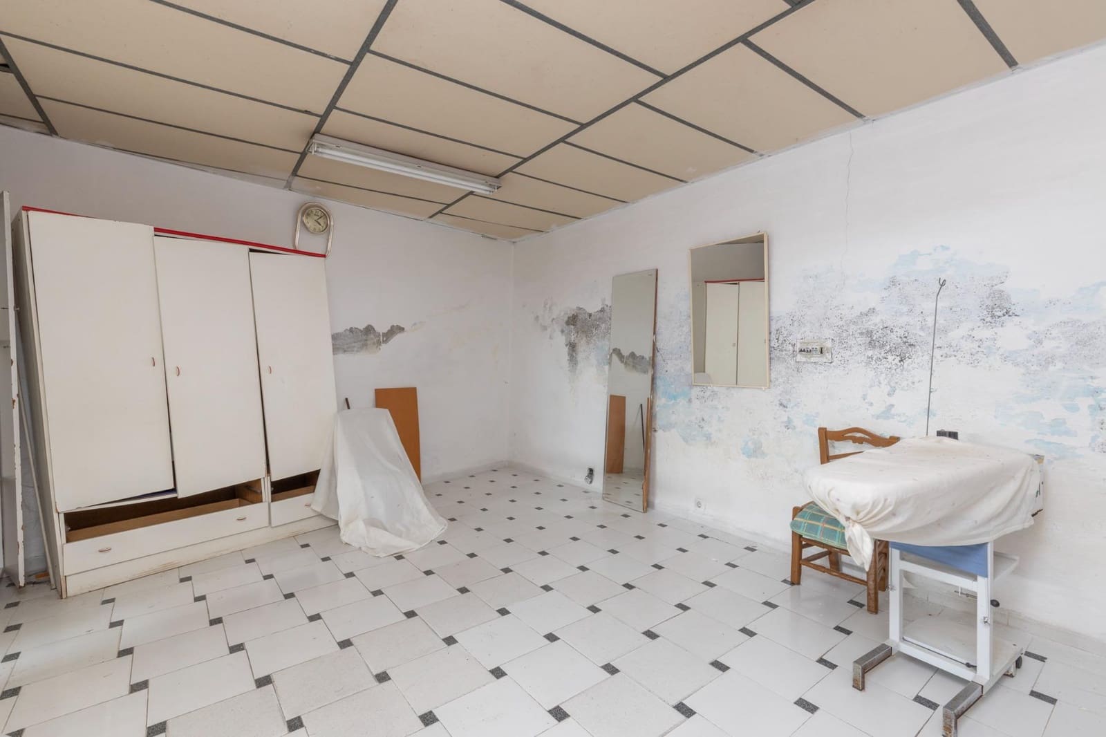6 bedroom Townhouse for sale in Alhendin with garage - € 89,900 (Ref: 10014023)