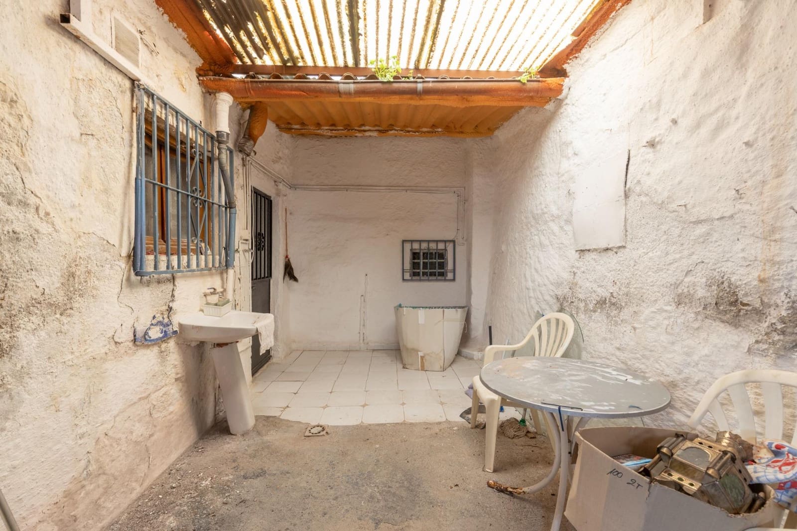 6 bedroom Townhouse for sale in Alhendin with garage - € 89,900 (Ref: 10014023)