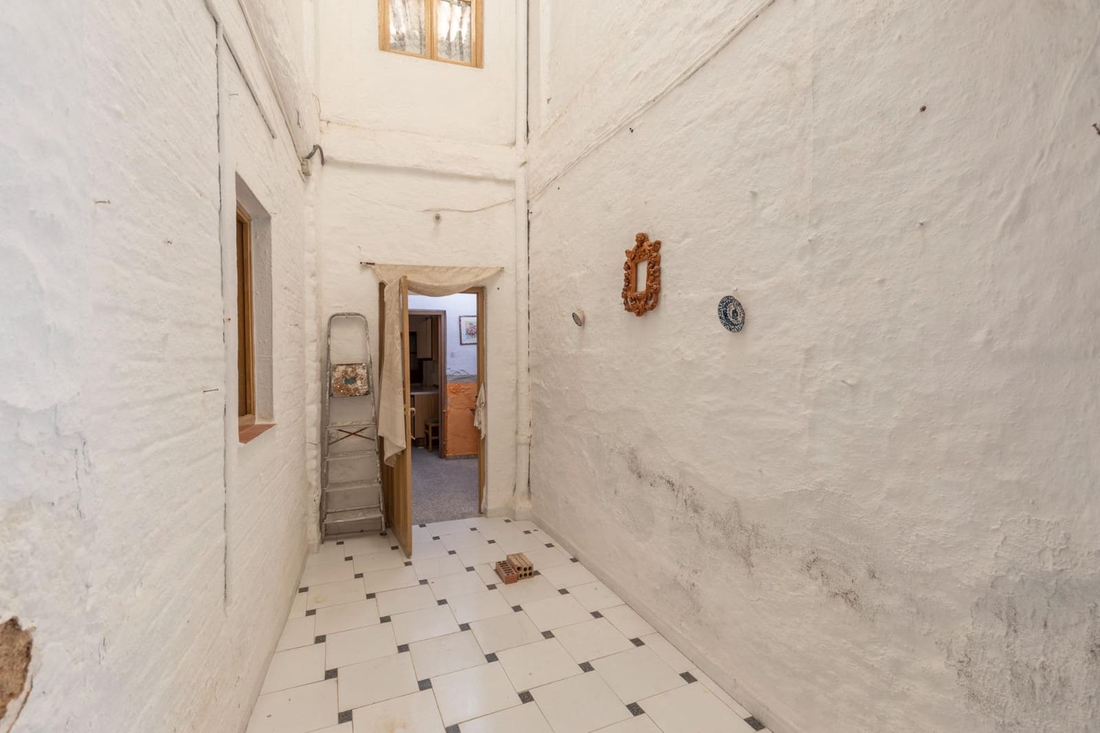 6 bedroom Townhouse for sale in Alhendin with garage - € 89,900 (Ref: 10014023)