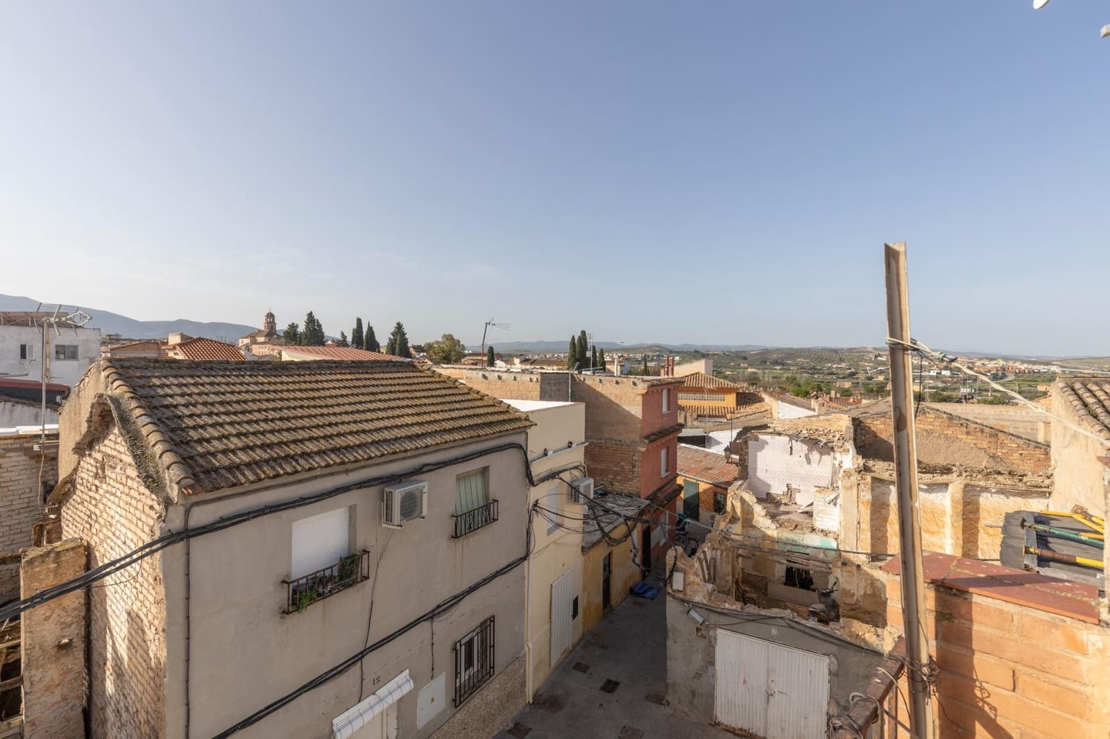 6 bedroom Townhouse for sale in Alhendin with garage - € 89,900 (Ref: 10014023)