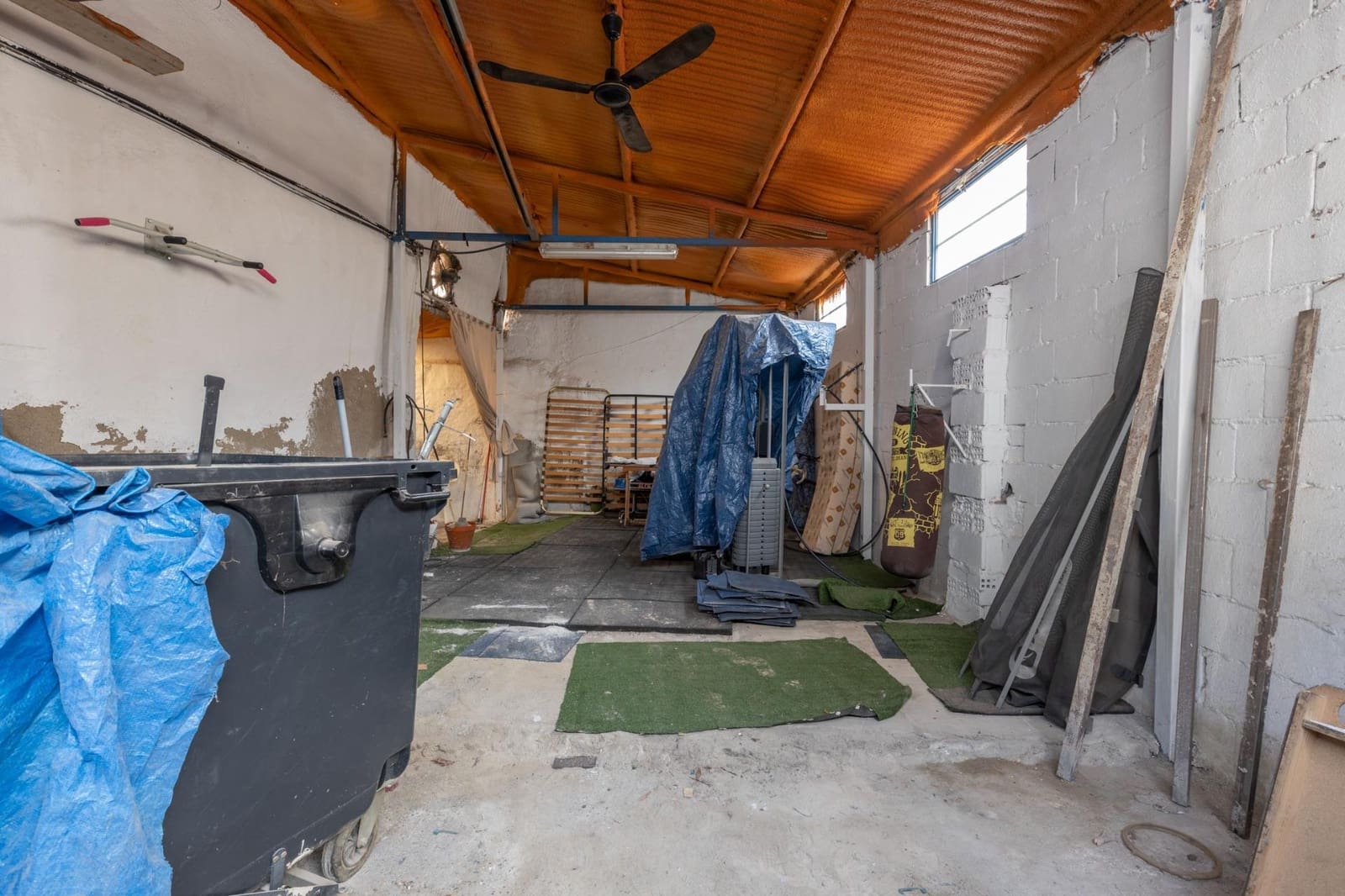 6 bedroom Townhouse for sale in Alhendin with garage - € 89,900 (Ref: 10014023)