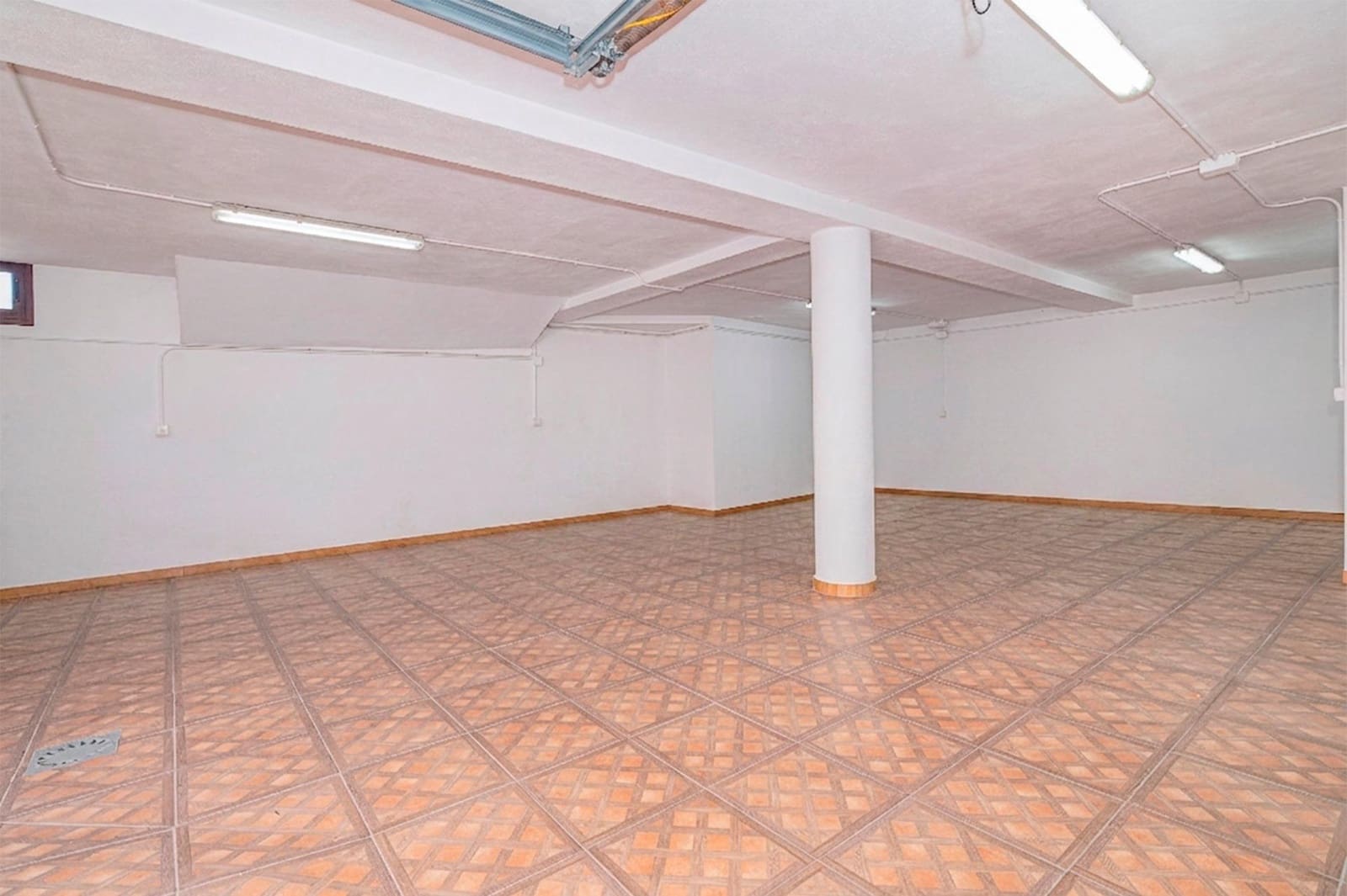 7 makuuhuone Huoneisto myytävänä paikassa Illora mukana 
autotalli - 460 000 € (Ref: 10014040)