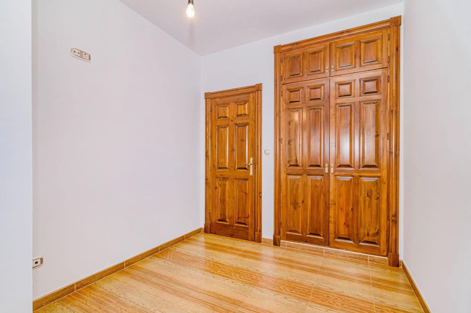 7 makuuhuone Huoneisto myytävänä paikassa Illora mukana 
autotalli - 460 000 € (Ref: 10014040)
