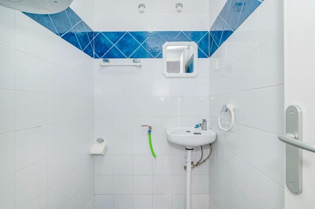 2 sovrum Kommersiell till salu i Granada stad - 36 000 € (Ref: 10014044)
