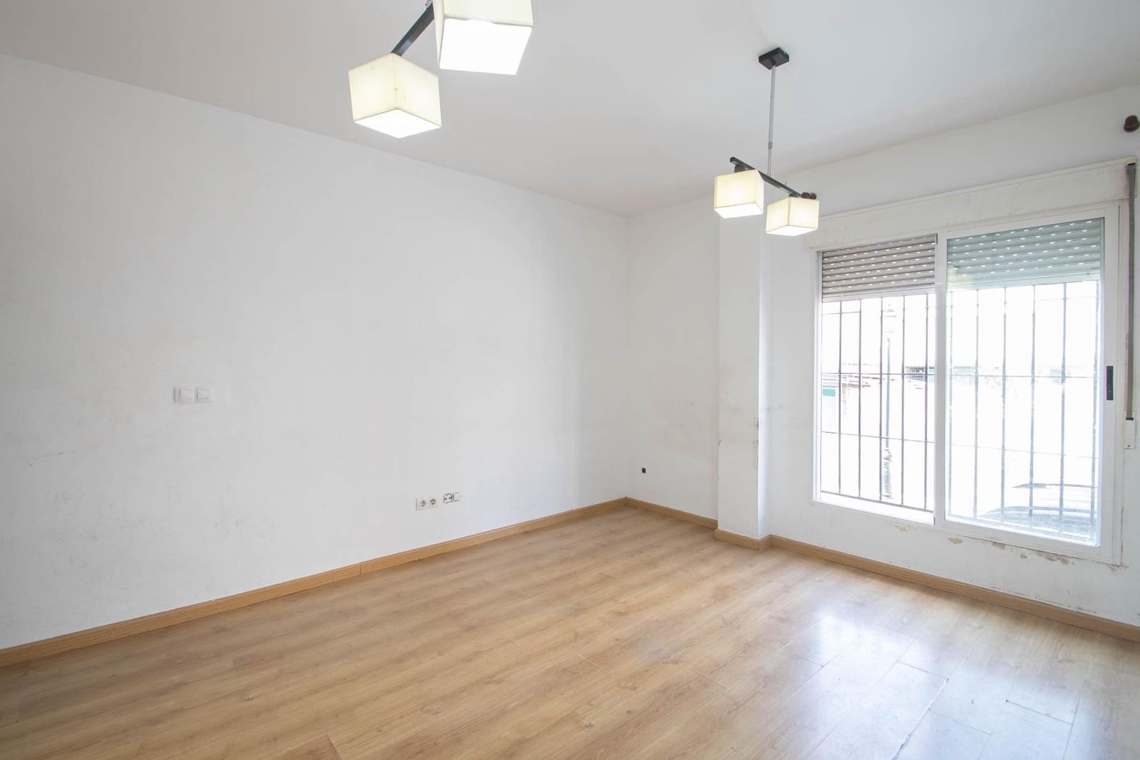 2 bedroom Flat for sale in Las Gabias with garage - € 115,000 (Ref: 10014045)