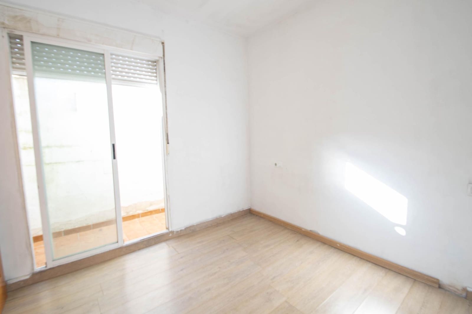 2 bedroom Flat for sale in Las Gabias with garage - € 115,000 (Ref: 10014045)