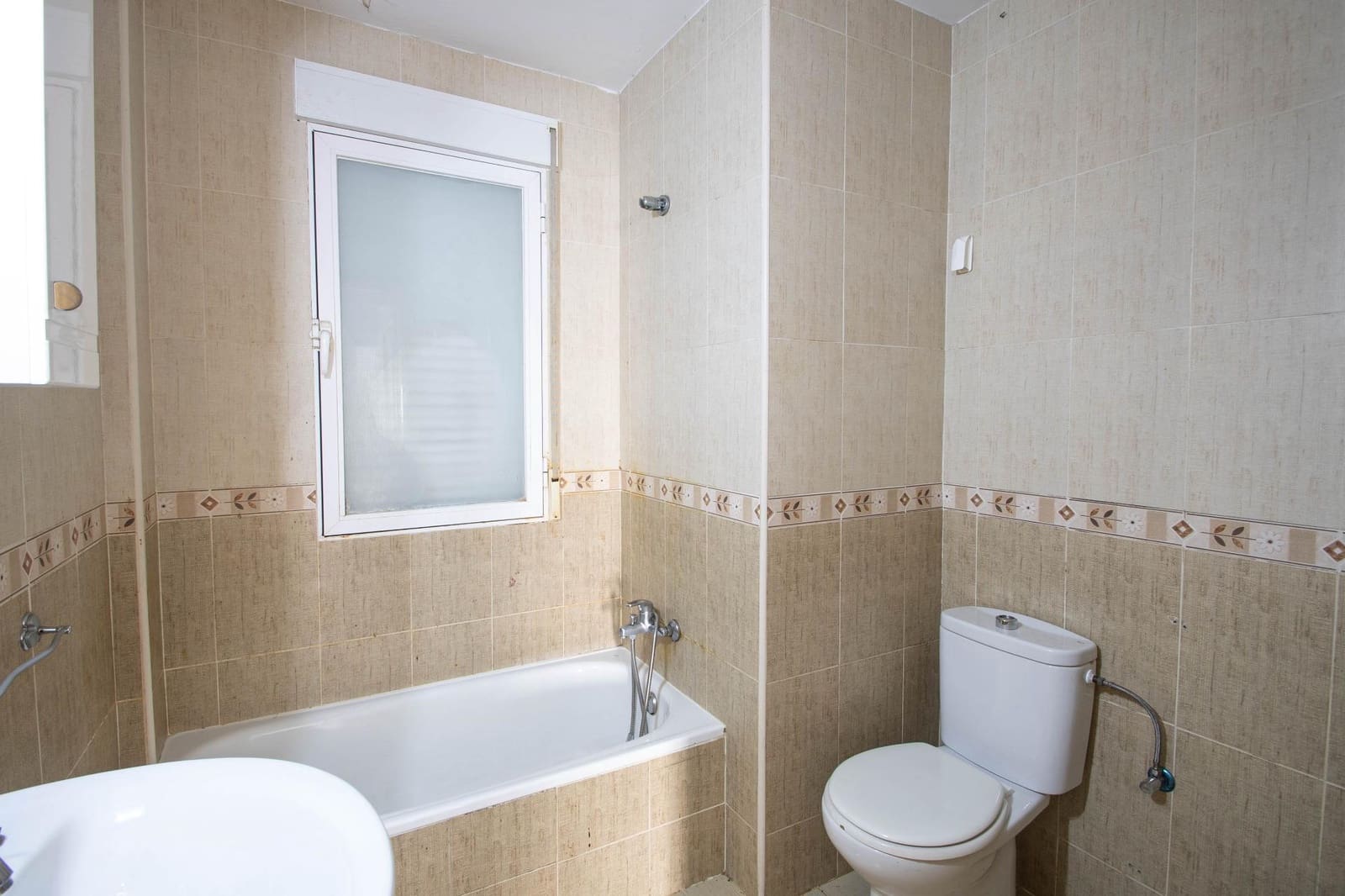 2 bedroom Flat for sale in Las Gabias with garage - € 115,000 (Ref: 10014045)