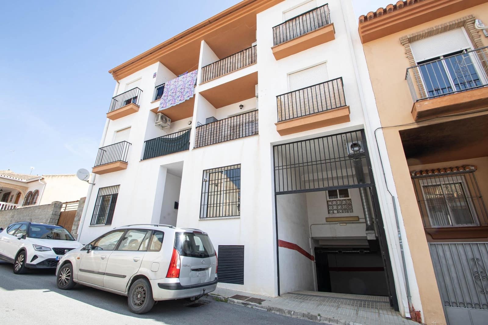 2 bedroom Flat for sale in Las Gabias with garage - € 115,000 (Ref: 10014045)