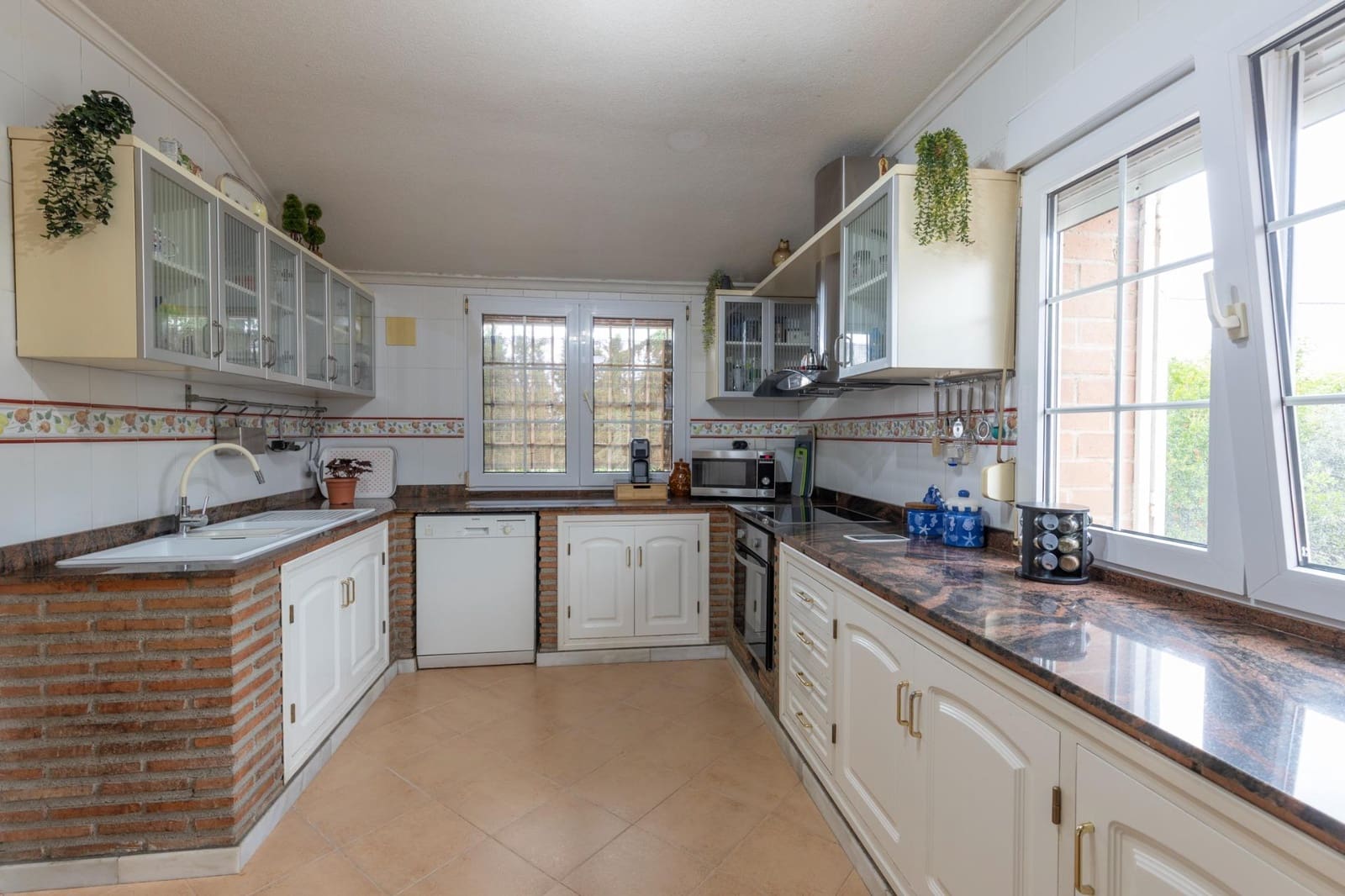 6 slaapkamer Villa te koop in Alhendin met zwembad garage - € 799.900 (Ref: 10014046)