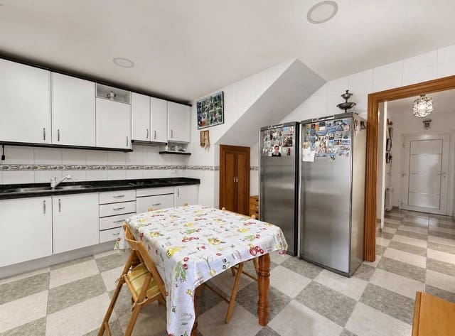 3 slaapkamer Rijtjeshuis te koop in Fuente Vaqueros met garage - € 165.000 (Ref: 10014050)