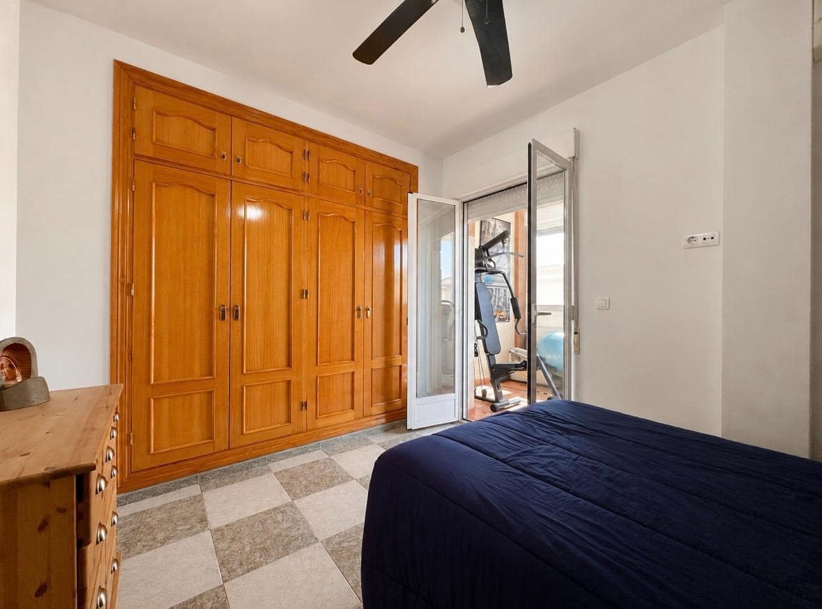 3 bedroom Terraced Villa for sale in Fuente Vaqueros with garage - € 165,000 (Ref: 10014050)