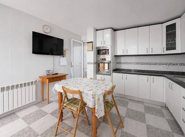 3 slaapkamer Rijtjeshuis te koop in Fuente Vaqueros met garage - € 165.000 (Ref: 10014050)