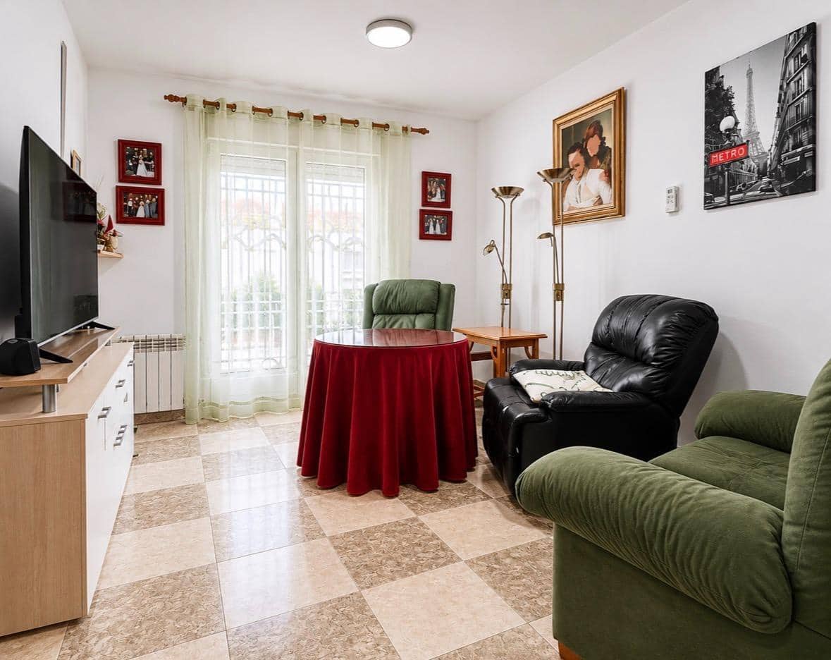 3 bedroom Terraced Villa for sale in Fuente Vaqueros with garage - € 165,000 (Ref: 10014050)