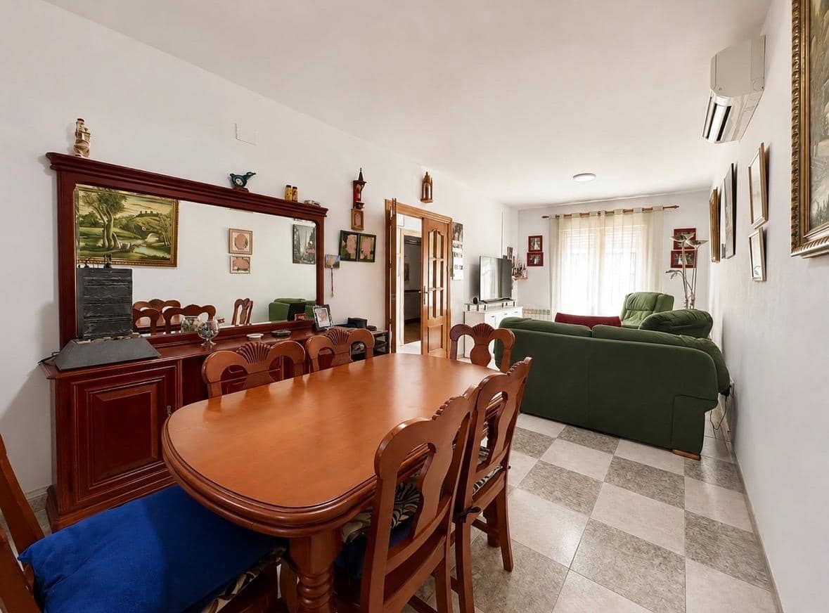 3 bedroom Terraced Villa for sale in Fuente Vaqueros with garage - € 165,000 (Ref: 10014050)