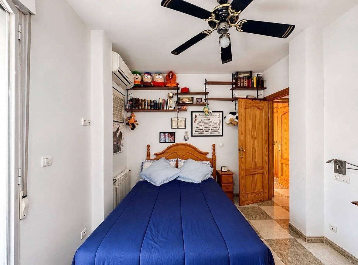 3 bedroom Terraced Villa for sale in Fuente Vaqueros with garage - € 165,000 (Ref: 10014050)