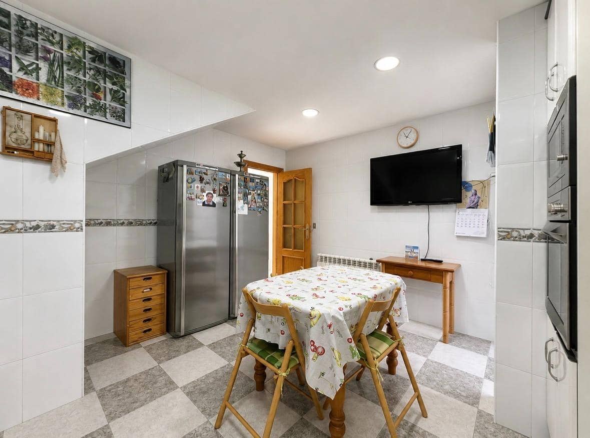3 bedroom Terraced Villa for sale in Fuente Vaqueros with garage - € 165,000 (Ref: 10014050)