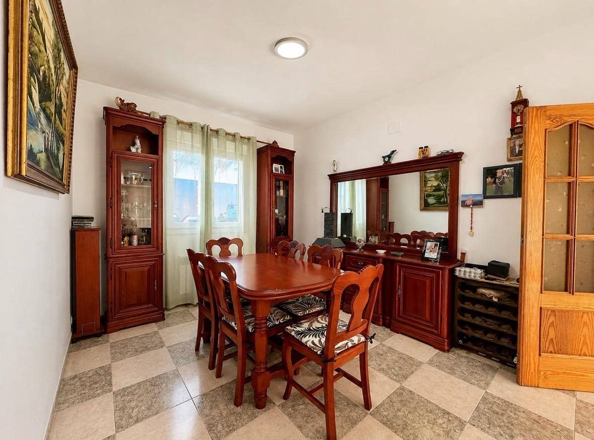 3 bedroom Terraced Villa for sale in Fuente Vaqueros with garage - € 165,000 (Ref: 10014050)
