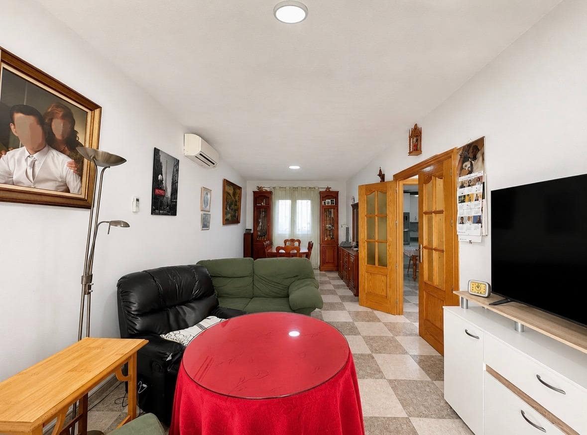 3 bedroom Terraced Villa for sale in Fuente Vaqueros with garage - € 165,000 (Ref: 10014050)