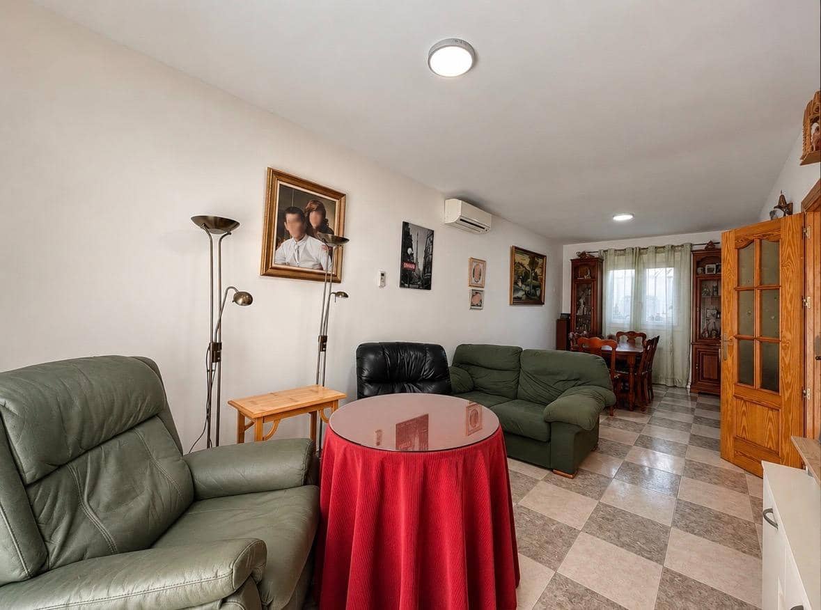 3 bedroom Terraced Villa for sale in Fuente Vaqueros with garage - € 165,000 (Ref: 10014050)