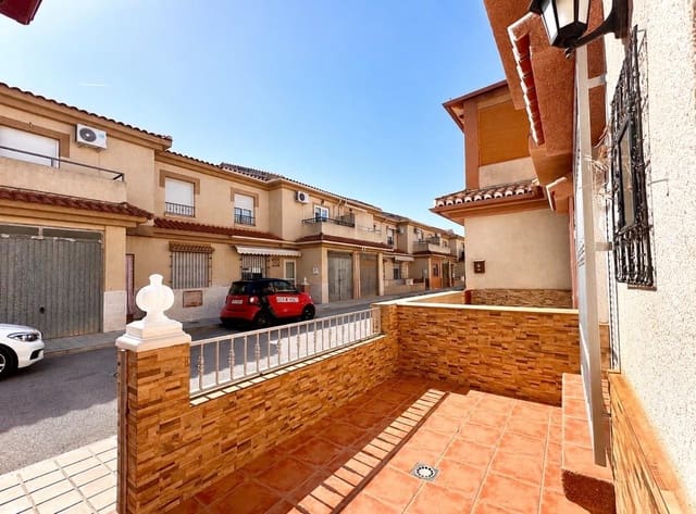 3 slaapkamer Rijtjeshuis te koop in Fuente Vaqueros met garage - € 165.000 (Ref: 10014050)