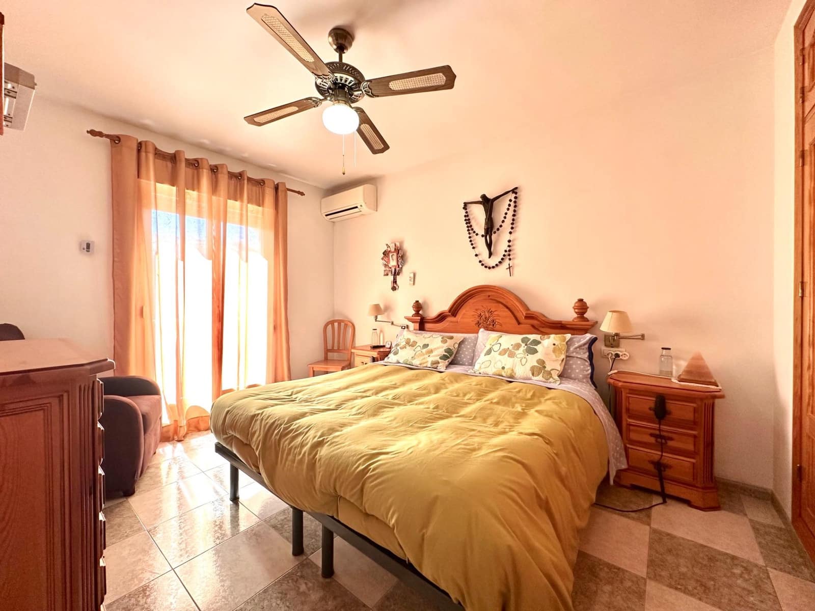3 bedroom Terraced Villa for sale in Fuente Vaqueros with garage - € 165,000 (Ref: 10014050)