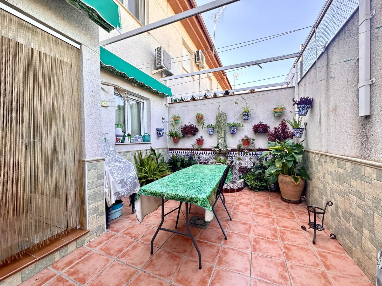 3 bedroom Terraced Villa for sale in Fuente Vaqueros with garage - € 165,000 (Ref: 10014050)