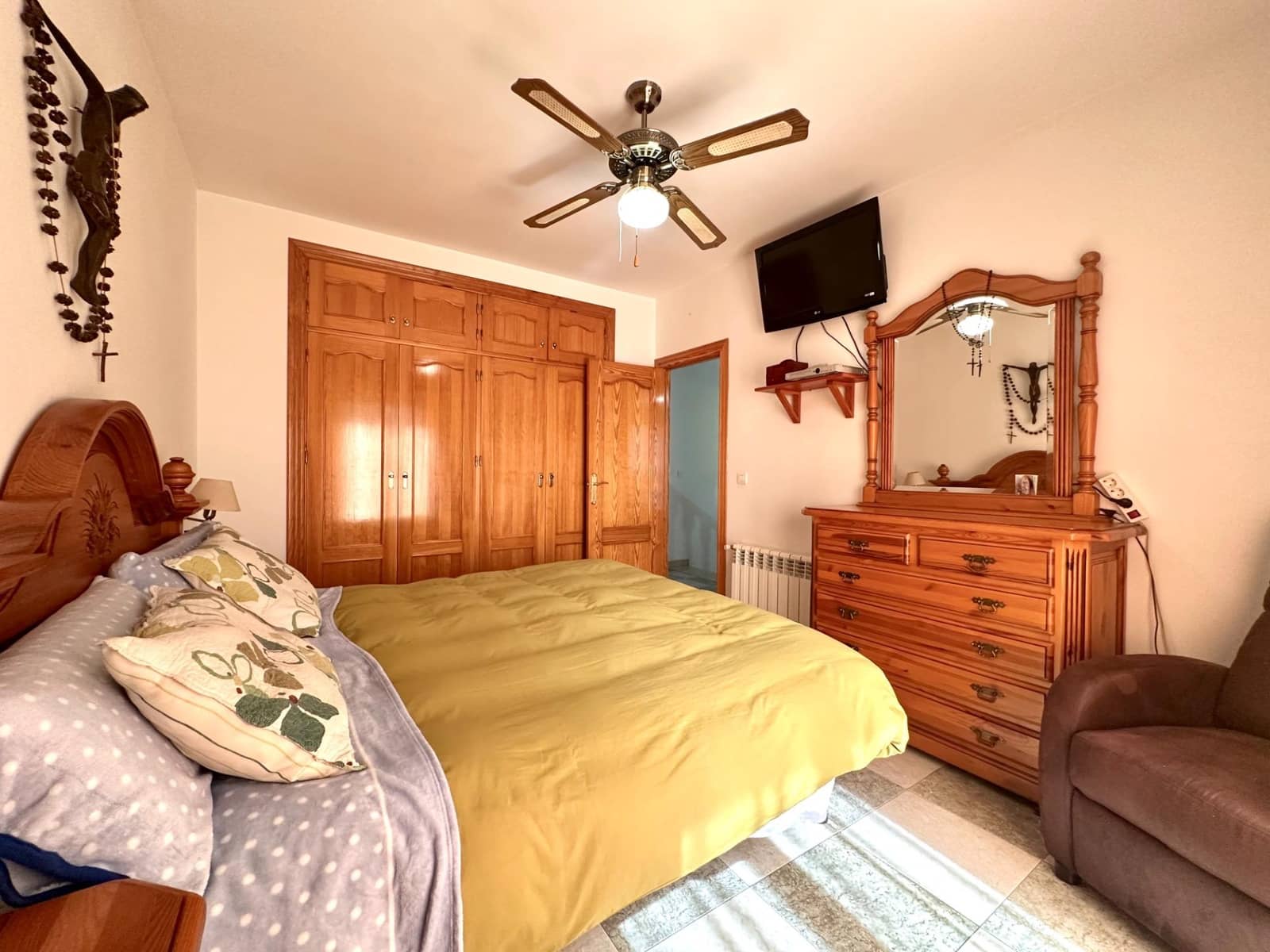 3 bedroom Terraced Villa for sale in Fuente Vaqueros with garage - € 165,000 (Ref: 10014050)