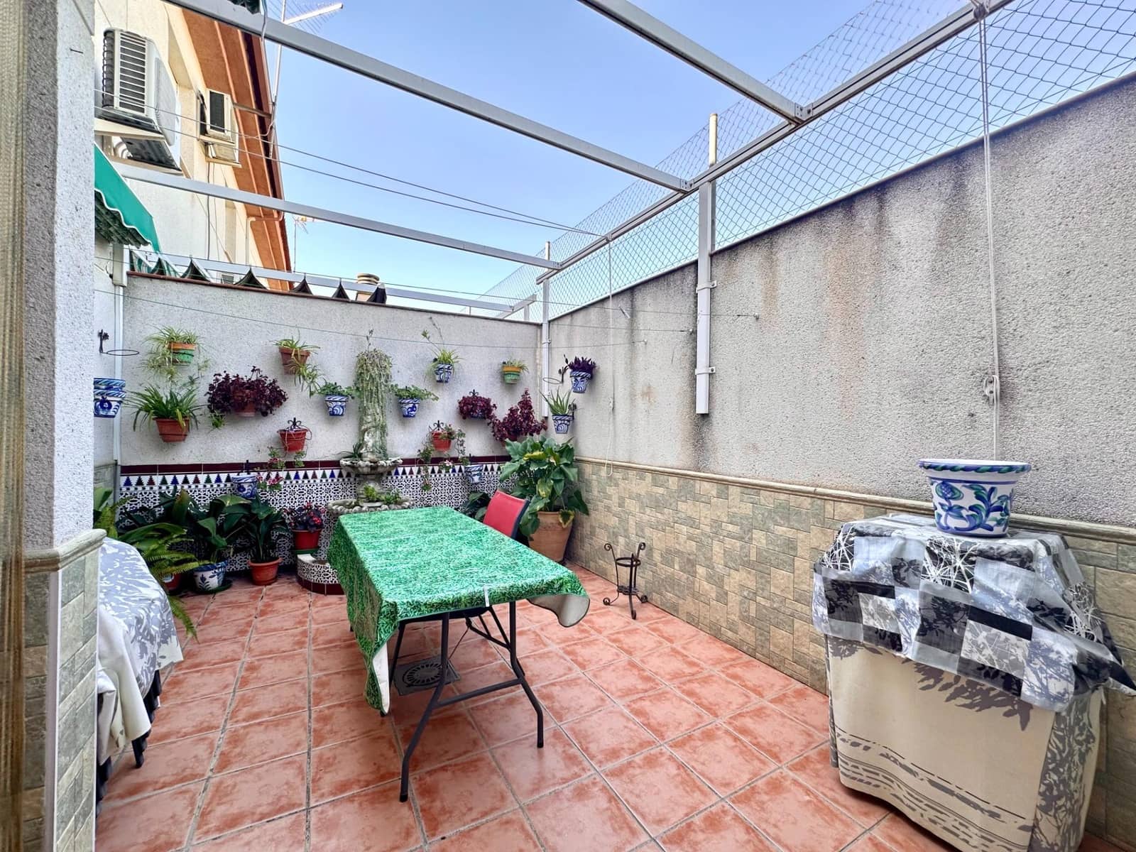 3 bedroom Terraced Villa for sale in Fuente Vaqueros with garage - € 165,000 (Ref: 10014050)