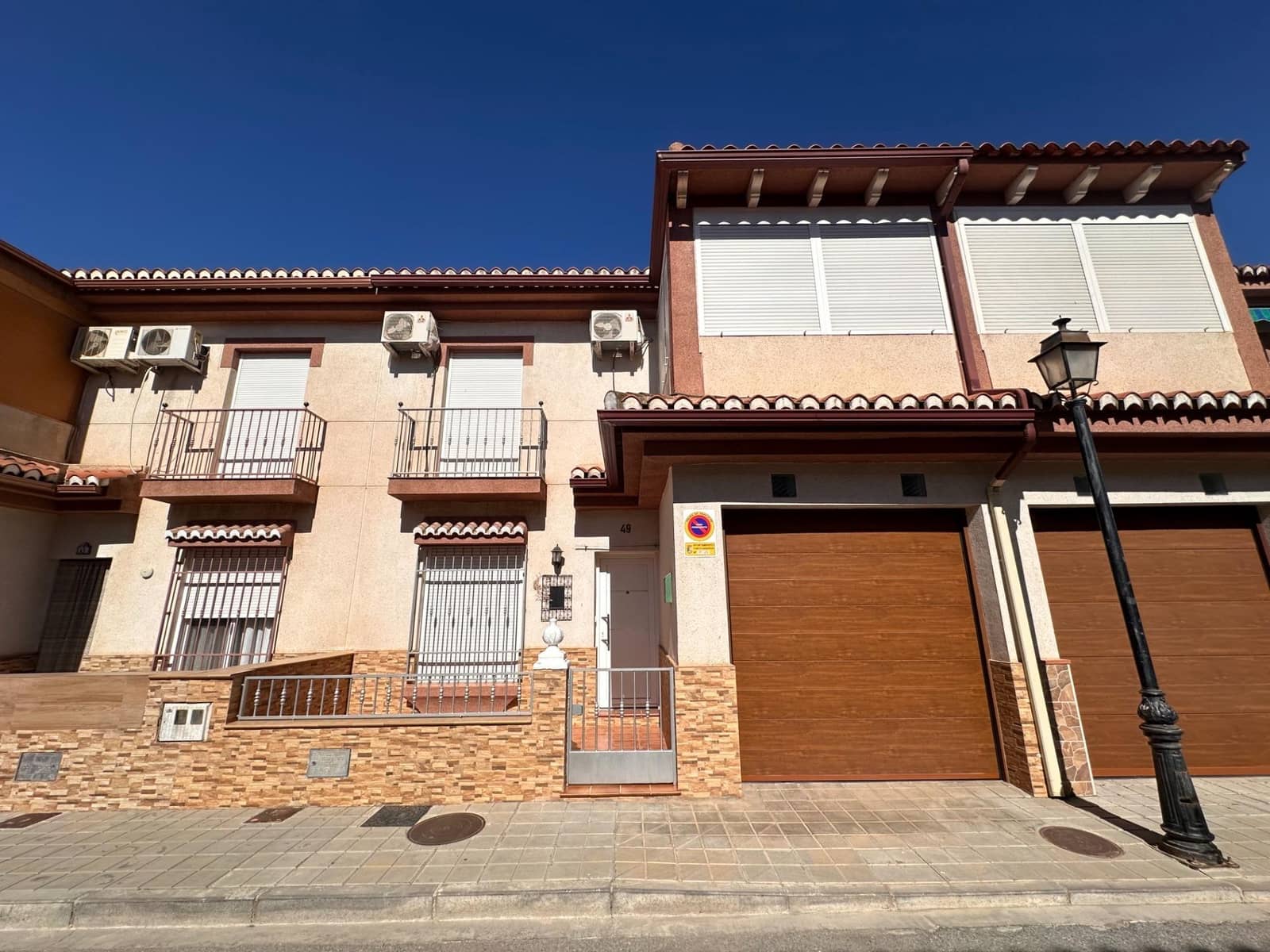 3 bedroom Terraced Villa for sale in Fuente Vaqueros with garage - € 165,000 (Ref: 10014050)
