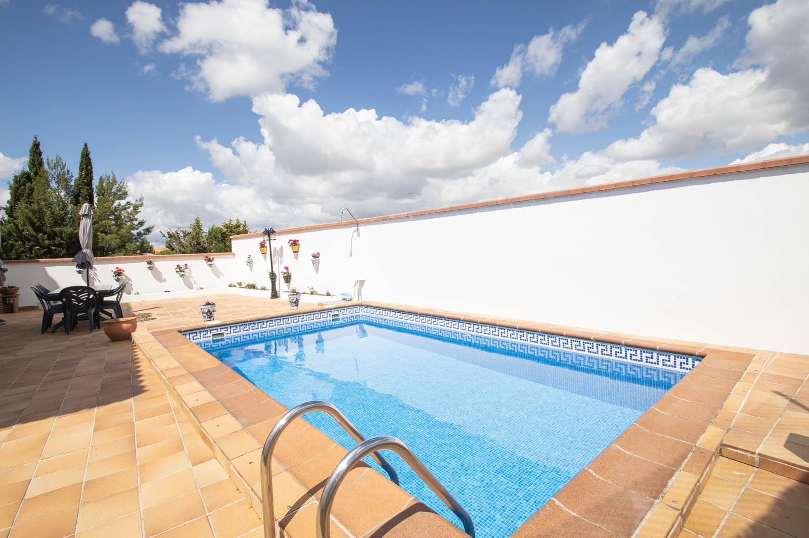 4 bedroom Villa for sale in Nivar with pool garage - € 349,000 (Ref: 10014051)