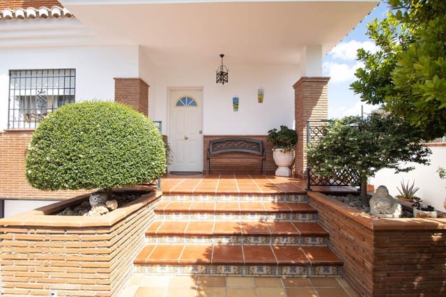 4 bedroom Villa for sale in Nívar with pool garage - € 349,000 (Ref: 10014051)