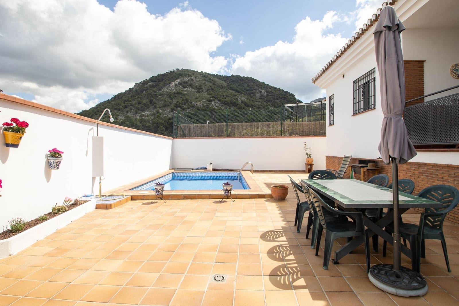 4 bedroom Villa for sale in Nivar with pool garage - € 349,000 (Ref: 10014051)