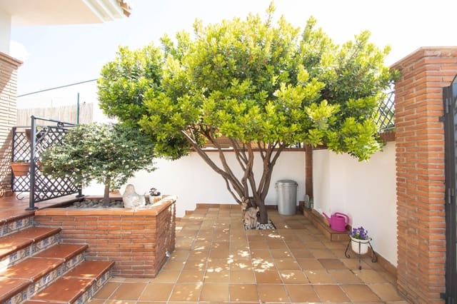 4 bedroom Villa for sale in Nívar with pool garage - € 349,000 (Ref: 10014051)