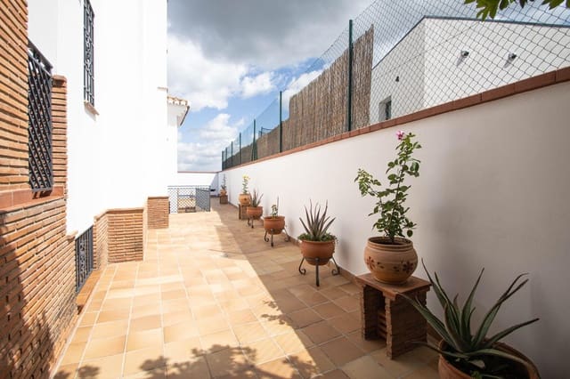 4 bedroom Villa for sale in Nívar with pool garage - € 349,000 (Ref: 10014051)